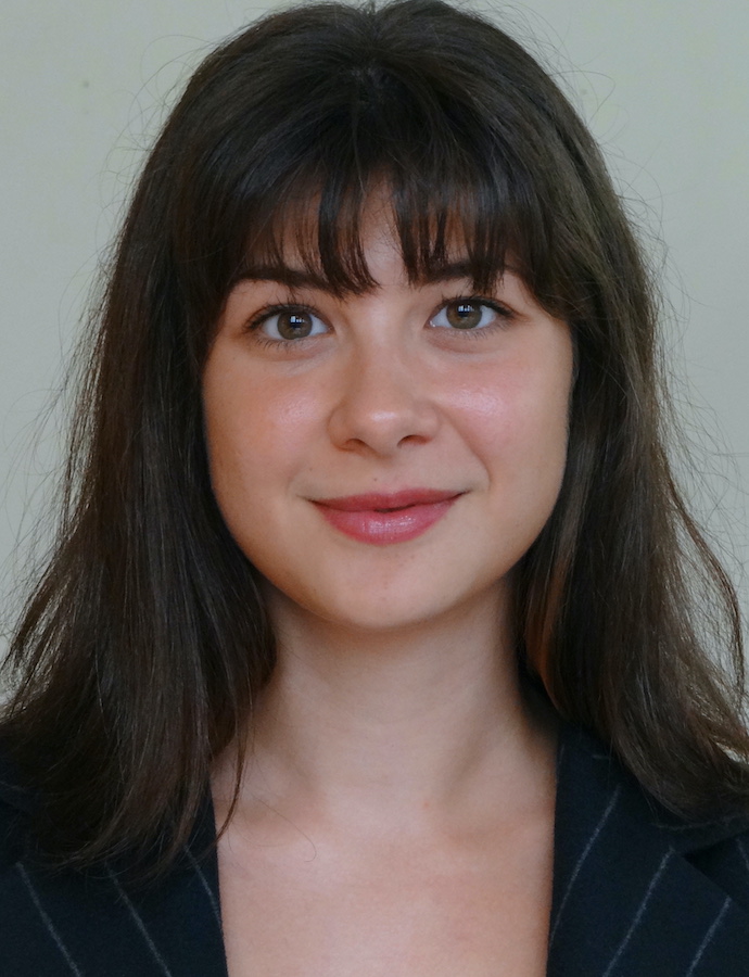 <div class=ProfilGlobal>	<span class=profilName>Chiara</span>	<br>	<br>		Age: 22	<br>	Student in French and Italian Low	<br>	<br>	<span class=profilBold>Italian</span>: native	<br>	<span class=profilBold>French</span>: bilingual	<br>	<span class=profilBold>English</span>: bilingual	<br> </div>