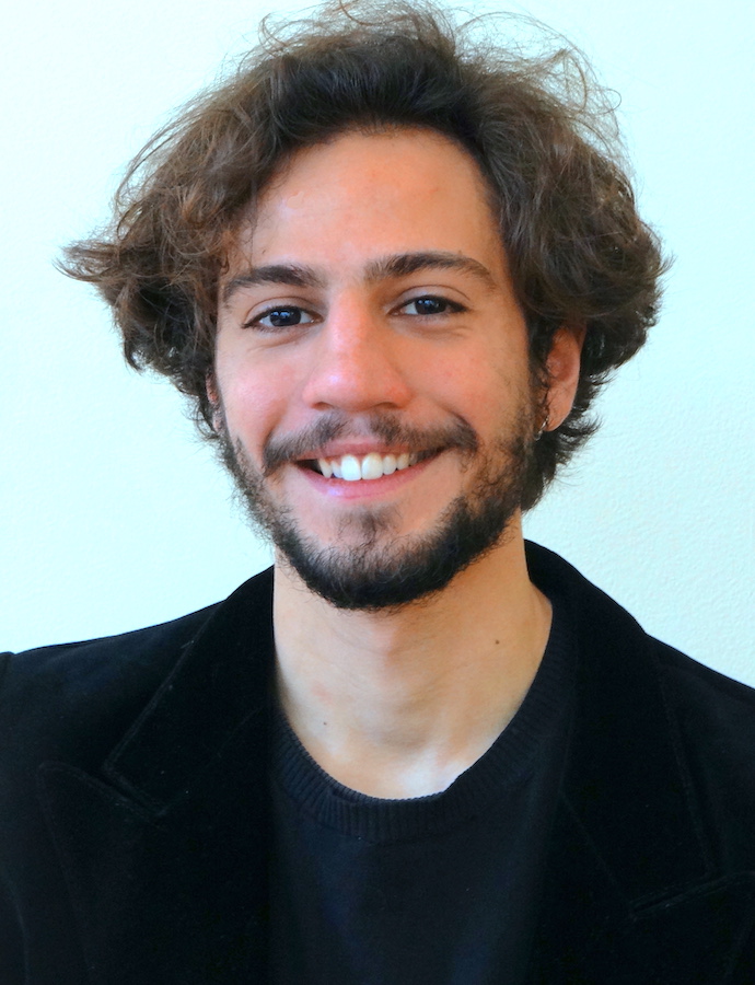 <div class=ProfilGlobal>     <span class=profilName>Francesco</span>     <br><br>     Age: 24     <br>     Degree in Philosophy and Literature <br>Master student in Theatre     <br><br>     <span class=profilBold>Italian</span>: native     <br>     <span class=profilBold>French</span>: bilingual     <br />     <span class=profilBold>English</span>: bilingual     <br> </div>