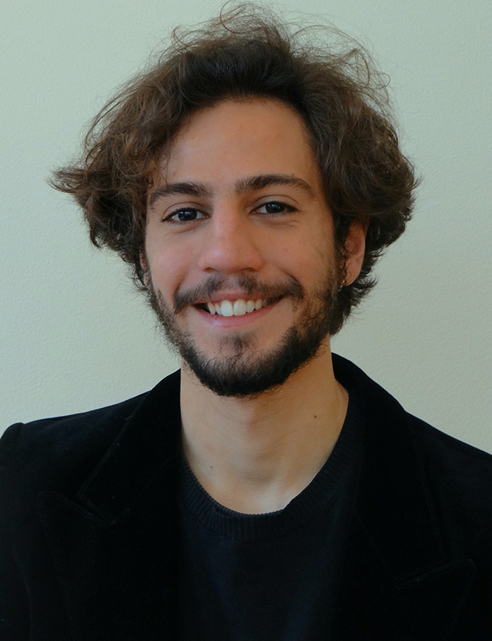 <div class=ProfilGlobal>     <span class=profilName>Francesco</span>     <br><br>     Age: 23     <br>     Degree in Philosophy and Literature Master’s student in Theatre     <br><br>     <span class=profilBold>Italian</span>: native     <br>     <span class=profilBold>French</span>: bilingual     <br />     <span class=profilBold>English</span>: bilingual     <br> </div>
